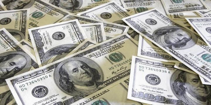 Azərbaycanda əmanətlərin dollarlaşması zəifləyib