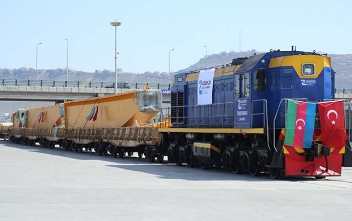 İlk dəfə İstanbuldan Bakıya yola düşən beynəlxalq yük qatarı Bakıya çatıb