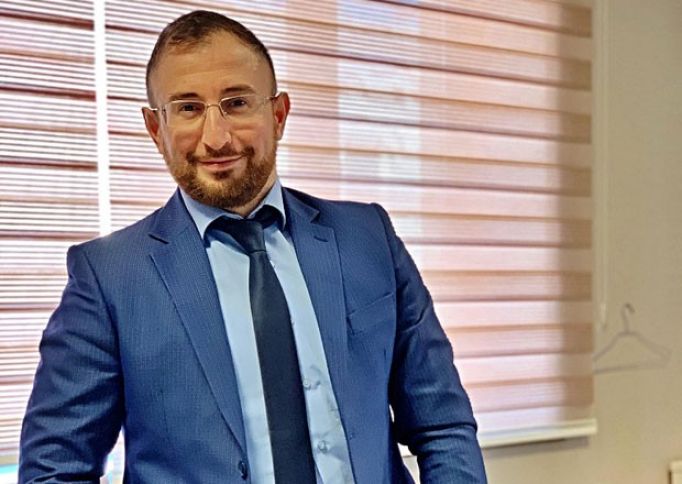 “Xaricdə təhsil almış gənclər yerli şirkətlərdə tamam başqa mənzərə ilə qarşılaşırlar”