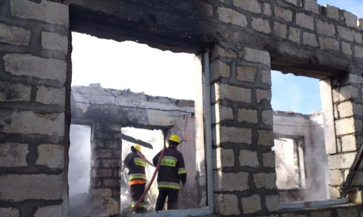 Ermənilərin atdığı mərmi yaşayış evinə düşüb
