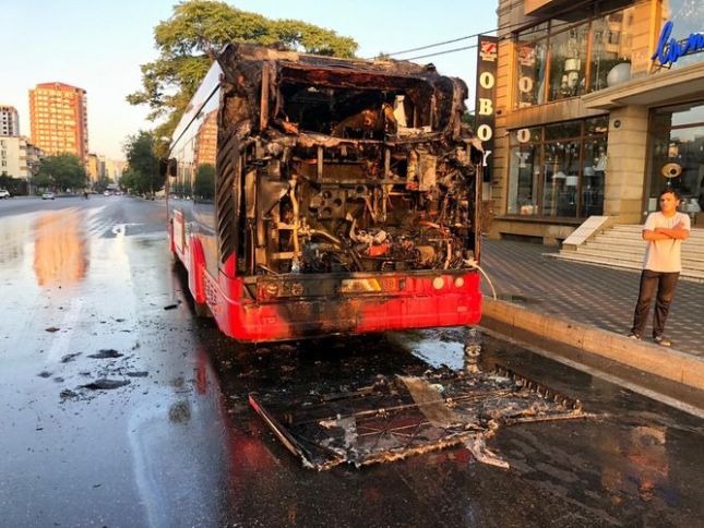 BakuBus-ın daha bir avtobusu yanıb