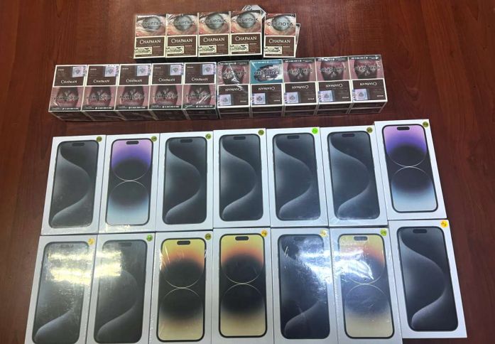 “iPhone”ları alıb avtomobilə yığarkən saxlanıldı - GÖMRÜK MƏLUMAT YAYDI