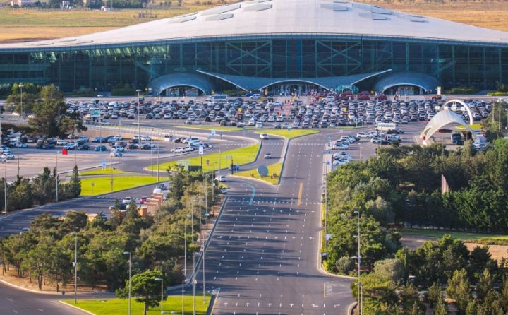 TezÖdə ilə Heydər Əliyev Beynəlxalq Aeroportunda parkinq növbəsi gözləməyin