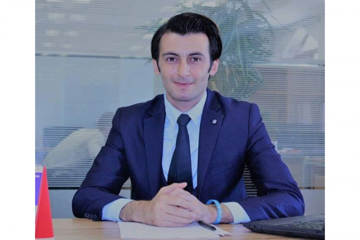 Politoloq yarım milyonluq mənimsəməyə görə həbs olunub