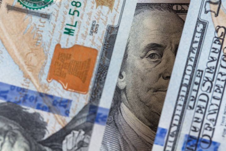Dolların sabah üçün rəsmi məzənnəsi müəyyən olunub