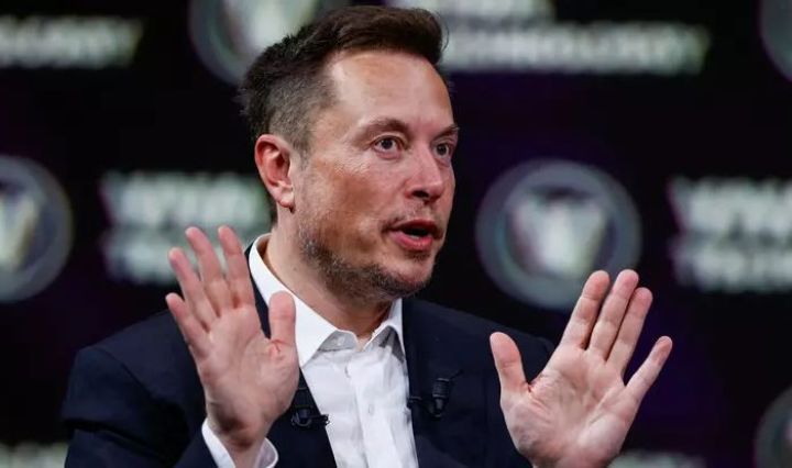 İlon Mask:  FED həddindən artıq işçi heyətinə sahibdir