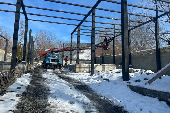 Qəbələdə tikili söküldü - VİDEO