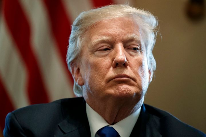 Tramp Çinin rüsumlarla bağlı qərarını “yanlış oyun” adlandırıb