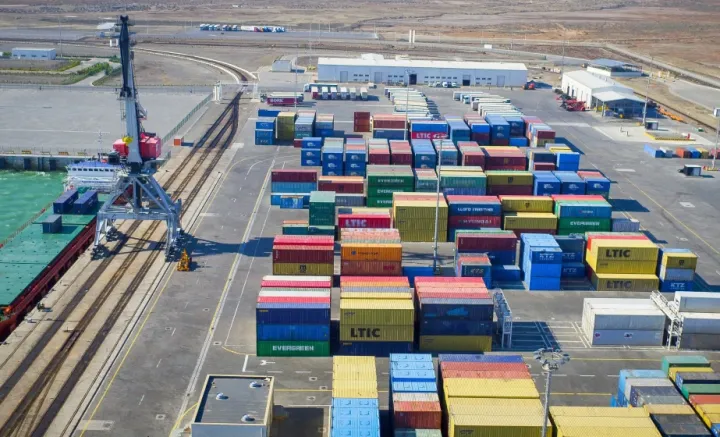 Bakı Limanında  konteyner aşırılması 100 mini keçdi