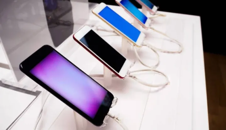 Ölkəyə gətirilən mobil telefonlar üçün gömrük rüsumunun necə hesablanacağı açıqlanıb