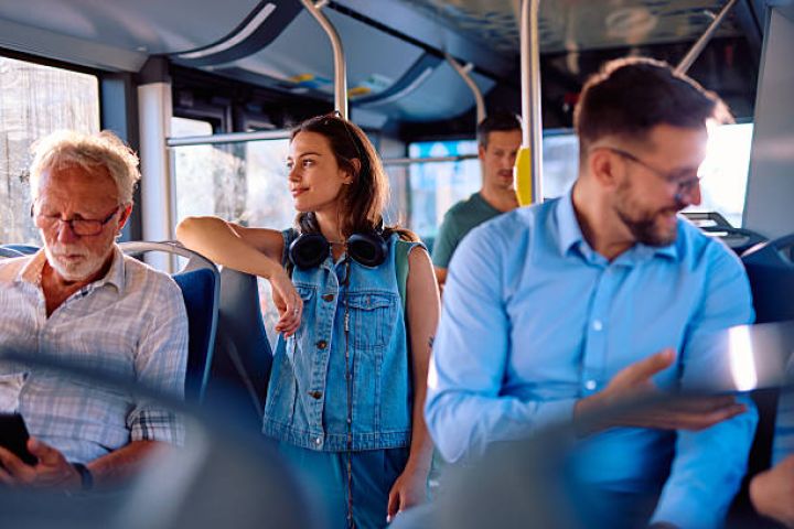 İctimai nəqliyyatda təqaüdçülərə, əlilliyi olan şəxslərə, şagird və tələbələrə güzəştlərin tətbiq olunması təklif edilir