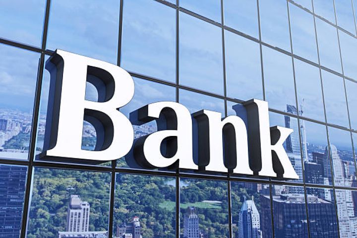 21 bank xalis mənfəət açıqladı - SİYAHI