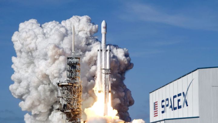 SpaceX-in səhmləri kəskin ucuzlaşmağa davam edir