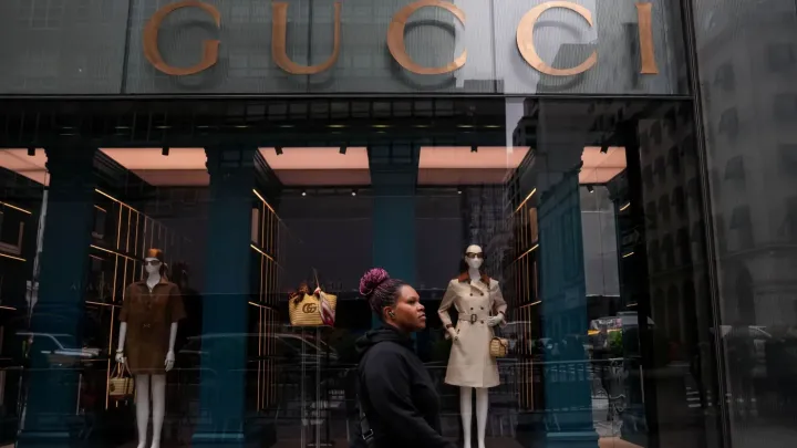 “Kering”in səhmləri təxminən son 3 ildə ilk rüblük satış artımından sonra 11% bahalaşıb