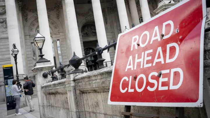 İran müharibəsi İngiltərə Mərkəzi Bankının növbəti faiz endirimini təxirə sala bilər