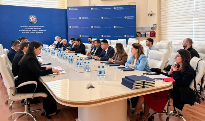 20-yə yaxın avtomobil distribütoru və satıcısının nümayəndələri Dövlət Agentliyində olublar