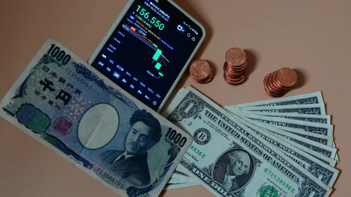 Yaponiyanın valyuta ehtiyatları Yenə müdaxilədən sonra rekord məbləğdə - 80 milyard dollar azalıb