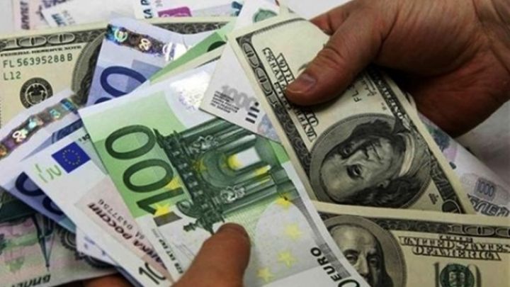 Dollar, Avro qarşısında dəyərdən düşdü