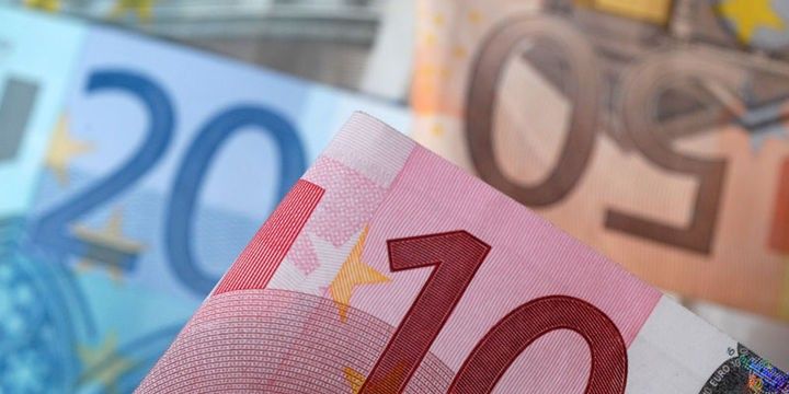 Dollar Avro qarşısında ucuzlaşır