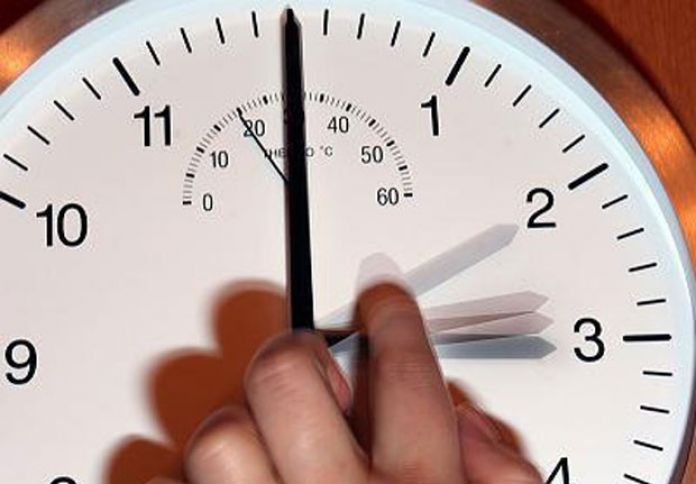 Nazirlik: Bəzi qadınlar üçün natamam iş günü müəyyən edilməlidir