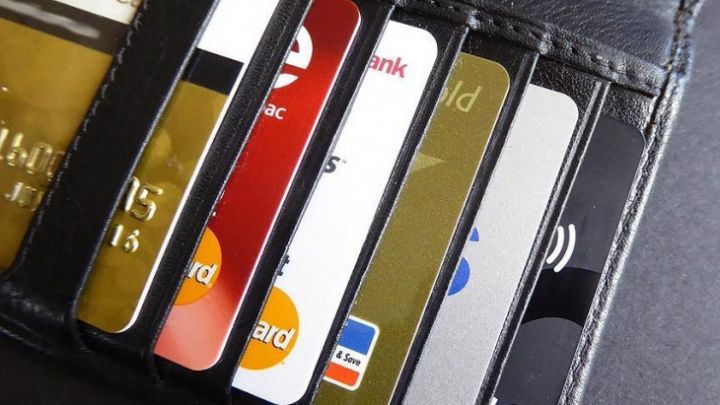 Azərbaycanda bank kartlarının sayı iyunda 225 min ədəd artıb