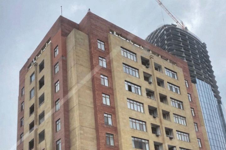 Bakıda çoxmərtəbəli bina dövlət sifarişi əsasında sökülür