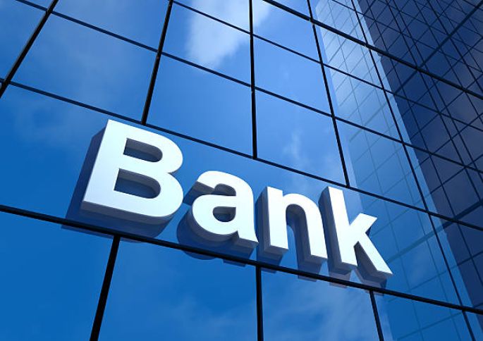 Gürcüstanda vətəndaşların banklardakı əmanətləri azalıb