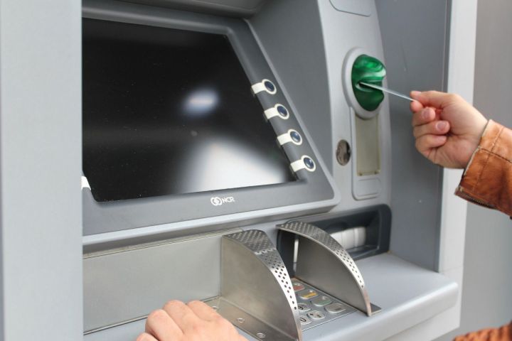 Dövlətdə çalışan işçilərin maaşlarının yeni məbləğləri təsdiqləndi