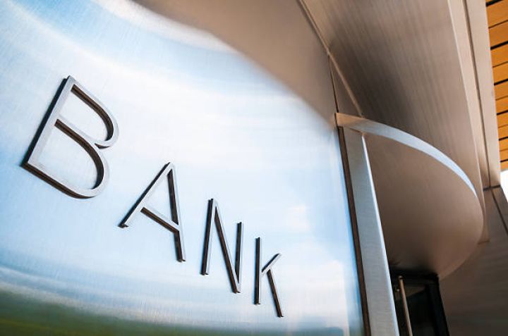 Banklar 1 ayda 80 milyon manatdan çox xalis qazanc əldə ediblər