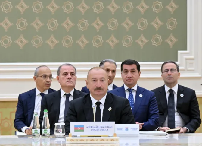 İlham Əliyev Türkmənbaşıda Məşvərət görüşündə iştirak edir