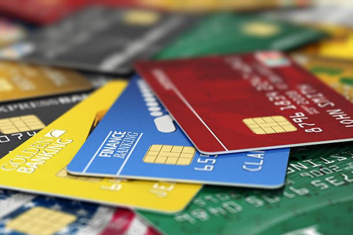 Kartdan karta pul köçürmələri üzrə yeni xidmət haqları müəyyən edildi – 1 apreldən qüvvəyə minir