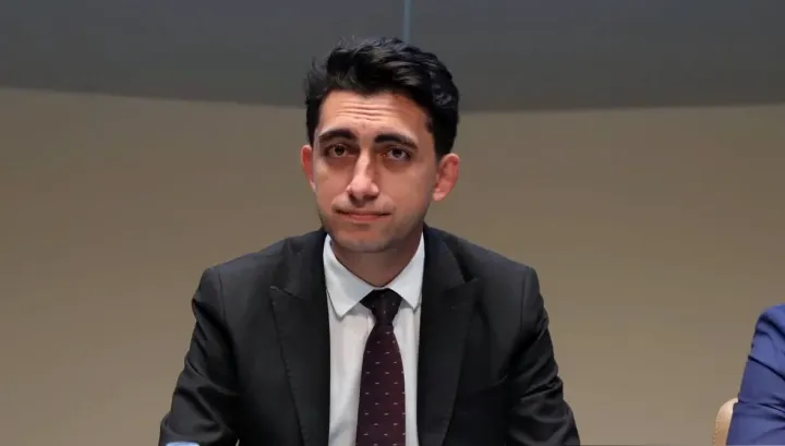 "Gündəlik 20 min manatlıq pul köçürməsi şübhə doğura bilər"