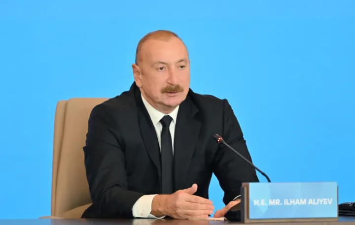 "Müstəqil bir ölkəyə necə yaşamalı olduğunu, nə etməli və nə etməməli olduğunu izah etmək üçün mənəvi haqqınız varmı?"