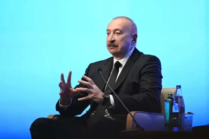 "2017-ci ilin aprelindən 1 dollar 1,7 manatdır və belə də olmağa davam edəcək"