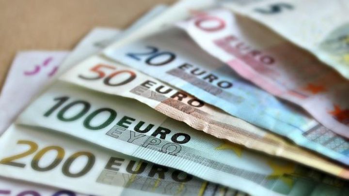Avro ucuzlaşır – Dollar qarşısında son 3 ayın minimumuna düşüb