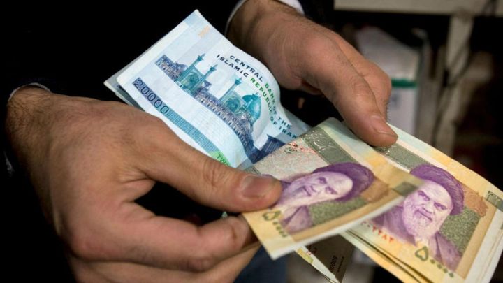 İranda dollar tarixi rekordu yenilədi – 1 dollar 245 min tümənə qalxıb